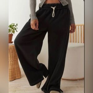 URBAN OUTFITTERS black flare sweatpants